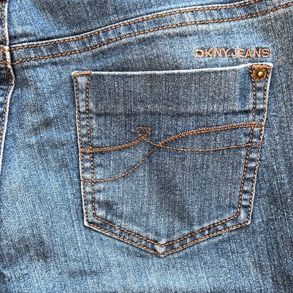 DKNY mid Rise - Flare Stretchy Blue Jeans - Picture 6 of 7